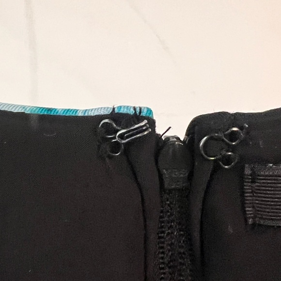 FINAL PRICE GUESS Sleeveless MESH INSERTS Halter FLORAL Neoprene Top - Picture 4 of 10